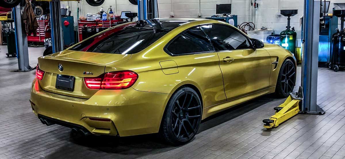 Austin Yellow BMW M4 with 20